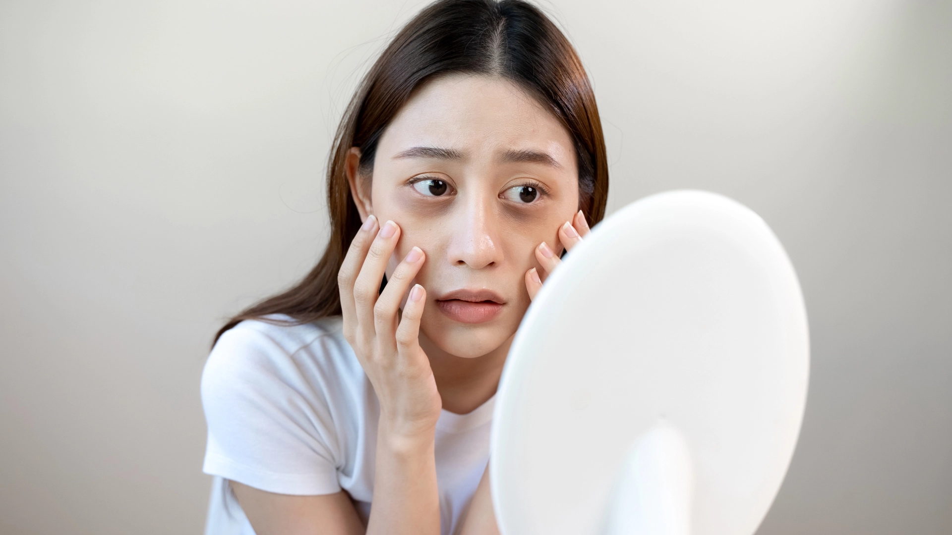 如何自然消除眼袋?什麼樣的人會有眼袋?眼袋改善選擇一次看!